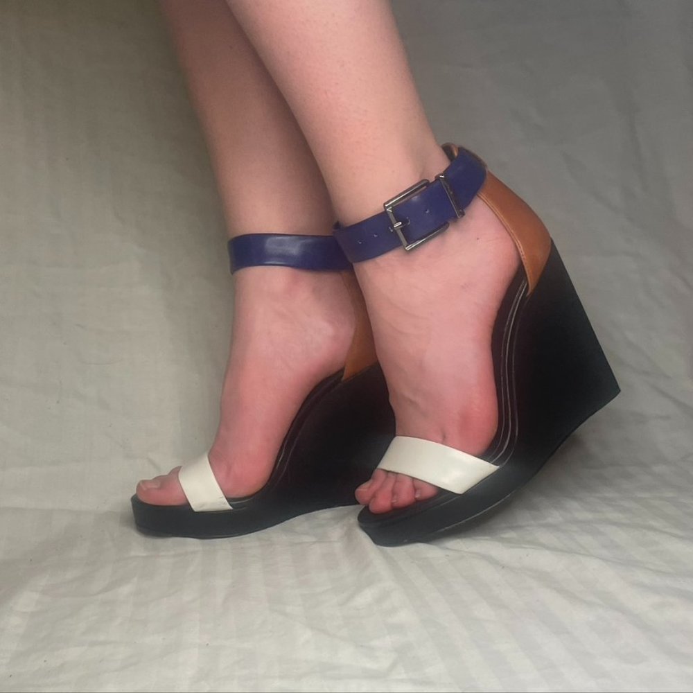 BCBGMAXAZRIA white, navy, tan wedge sandals